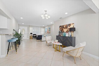 250 NW 11th St in Boca Raton, FL - Building Photo - Building Photo