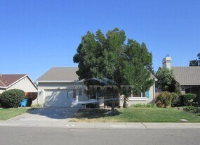 601 Carpenter Way in Wheatland, CA - Building Photo