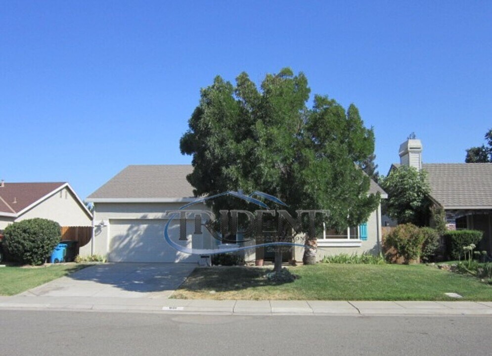 601 Carpenter Way in Wheatland, CA - Building Photo