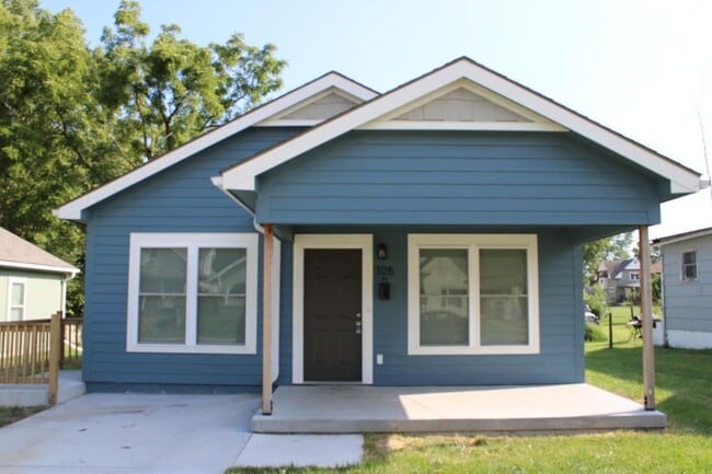 property at 305 E Short Ave