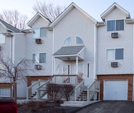 925 Oronoke Rd in Waterbury, CT - Foto de edificio - Building Photo