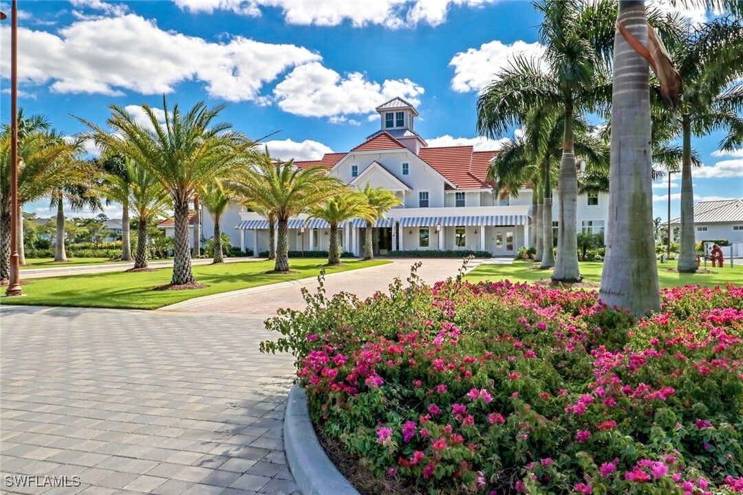 6283 Arriba Ave in Naples, FL - Foto de edificio