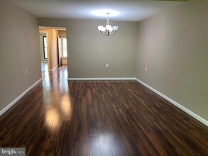3D-33D Twin Rivers Dr in East Windsor, NJ - Foto de edificio - Building Photo
