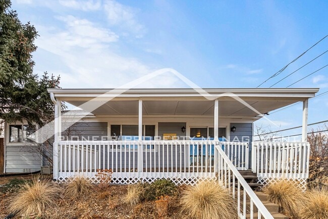 property at 701 S Navajo St