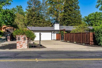 2424 San Miguel Dr in Walnut Creek, CA - Building Photo - Building Photo