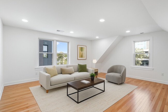 2617 W Fullerton Ave in Chicago, IL - Building Photo - Building Photo