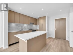 110 17th Street E in North Vancouver, BC - Building Photo - Building Photo