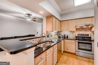 3777 Peachtree Rd NE, Unit 1324 in Atlanta, GA - Building Photo - Building Photo
