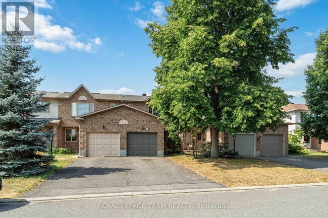 18 Ravenscroft Ct in Ottawa, ON - Building Photo - Building Photo
