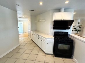 728 5th Ave in La Habra, CA - Foto de edificio - Building Photo