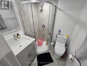 9 Bruce Beer Dr in Brampton, ON - Building Photo - Building Photo