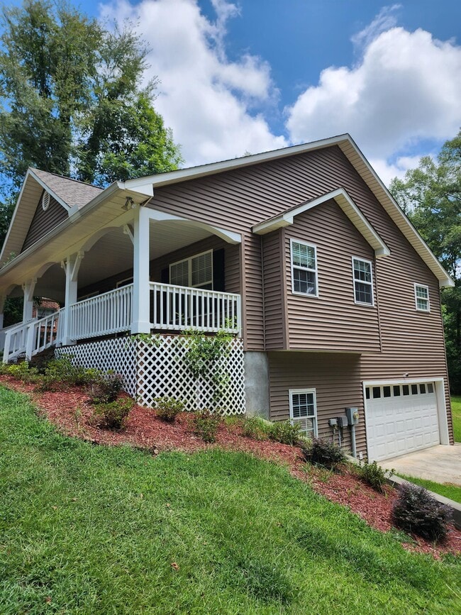 112 Maplewood Ave SW in Milledgeville, GA - Building Photo - Building Photo