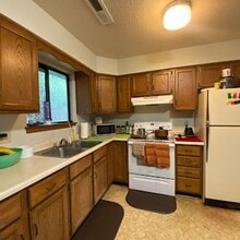 332 Friendship St in Iowa City, IA - Building Photo - Building Photo