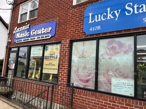 410 Jericho Tpke in New Hyde Park, NY - Building Photo - Building Photo