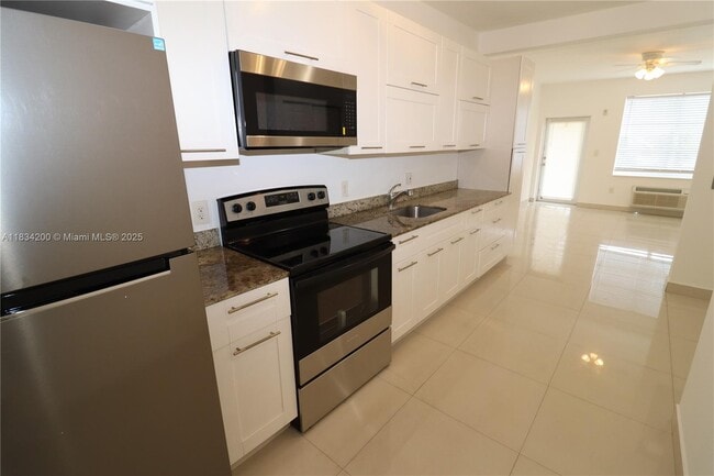 540 74th St in Miami Beach, FL - Building Photo - Building Photo