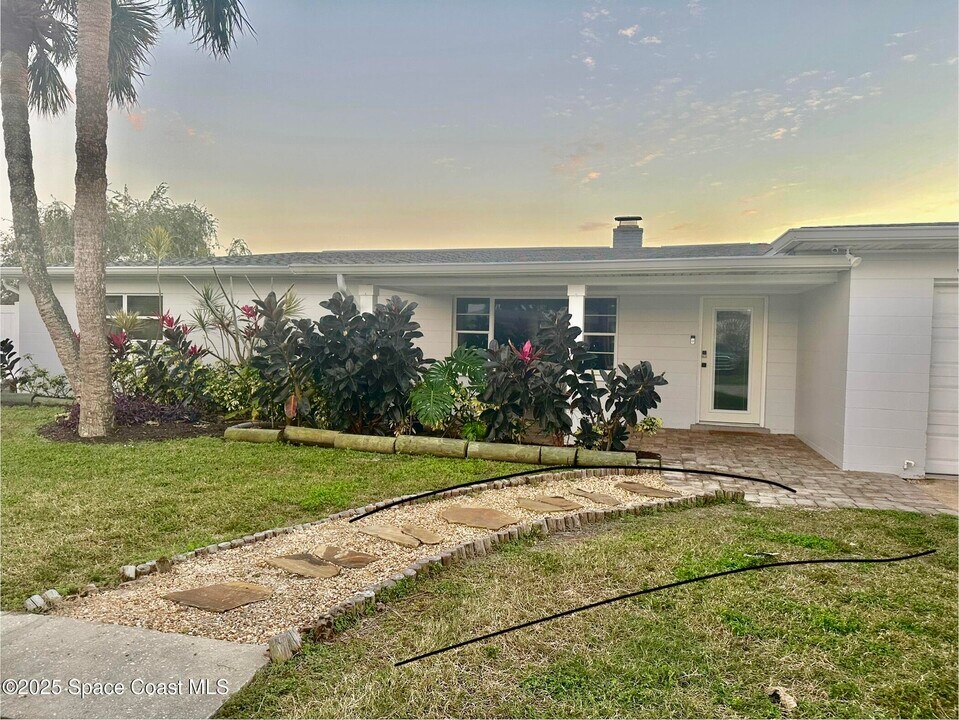 1707 S Harbor Dr in Merritt Island, FL - Building Photo