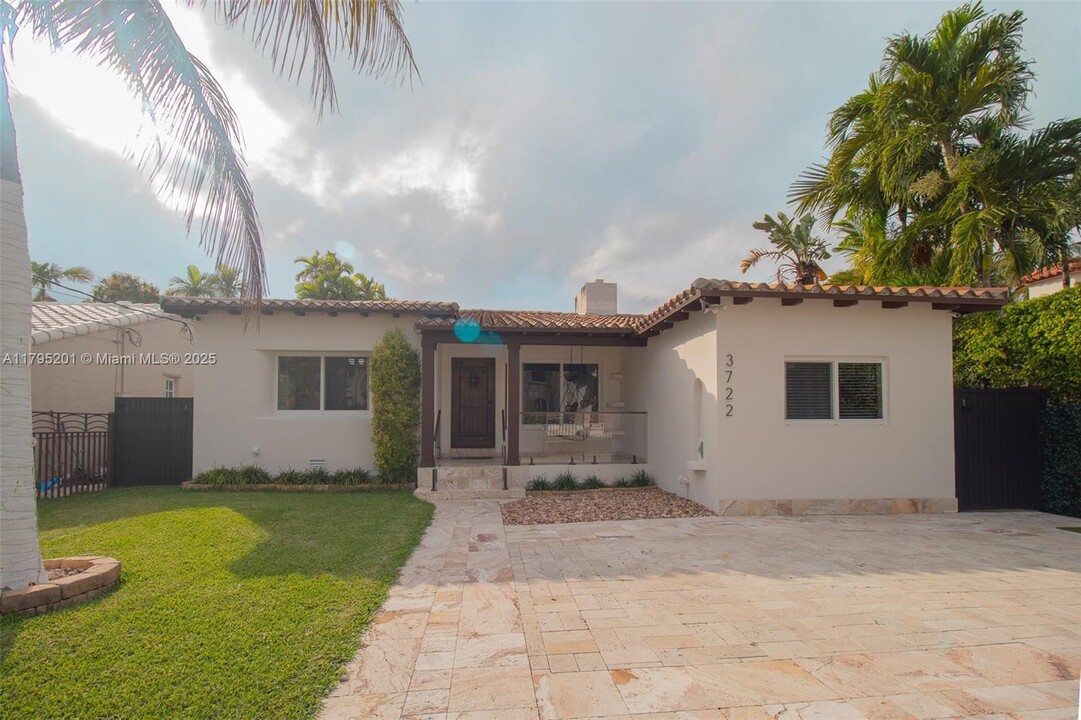 3722 Royal Palm Ave in Miami Beach, FL - Building Photo