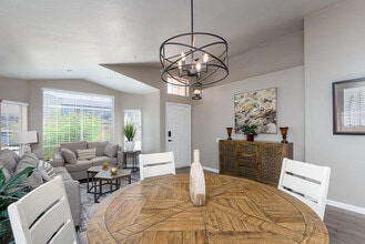 7254 E Camino Del Monte in Scottsdale, AZ - Building Photo - Building Photo