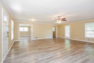 4910 Springdale Rd in Austell, GA - Building Photo - Building Photo