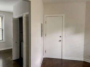 1601 W Belle Plaine Ave, Unit 1 in Chicago, IL - Building Photo - Building Photo