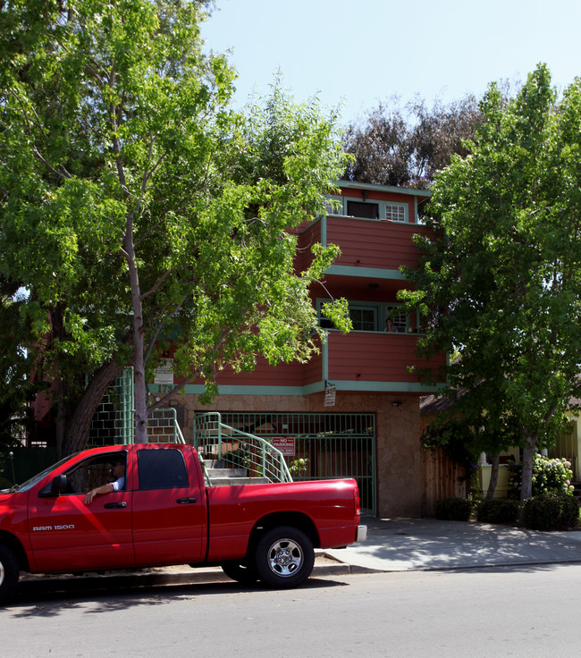 1737 E Erie St in Long Beach, CA - Building Photo - Building Photo