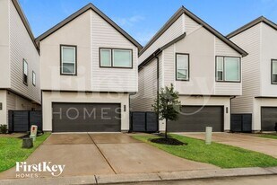 345 N Centro Cir in Shenandoah, TX - Building Photo