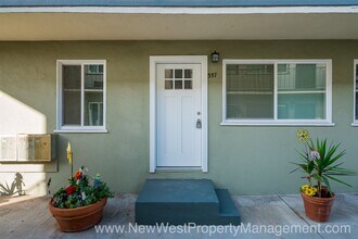 557 22nd St in San Diego, CA - Foto de edificio - Building Photo