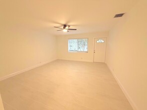 626 Prosperity Farms Rd in North Palm Beach, FL - Building Photo - Building Photo