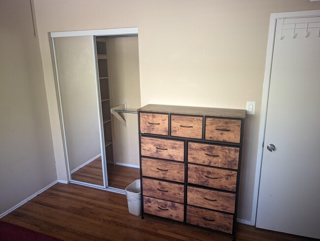 7460 Batista St, Unit Bedroom 1 in San Diego, CA - Foto de edificio - Building Photo