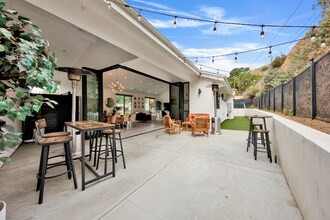 78shadyspring dr in Burbank, CA - Building Photo - Building Photo