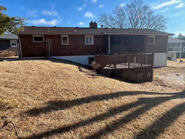 1511 Hillcrest Ct in Bettendorf, IA - Building Photo - Building Photo