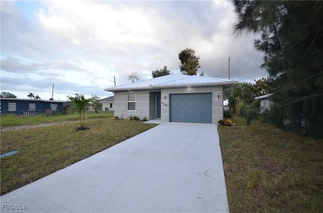 2181 Mitchell Ct in Ft. Myers, FL - Building Photo - Building Photo