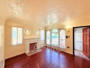 2417 Burnside Ave in Los Angeles, CA - Building Photo - Building Photo