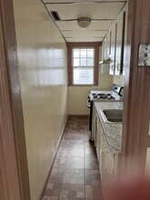47 Juniper St, Unit 1 in Lawrence, MA - Foto de edificio - Building Photo