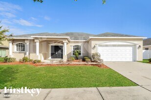 10611 Carloway Hills Dr in Wimauma, FL - Building Photo