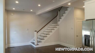 2044 Beacon St in Newton, MA - Building Photo - Building Photo