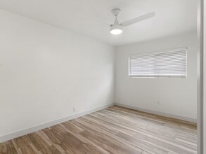 1332 Walnut Ave in Long Beach, CA - Foto de edificio - Building Photo