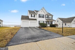 27 E Imperial Dr in Aspers, PA - Building Photo