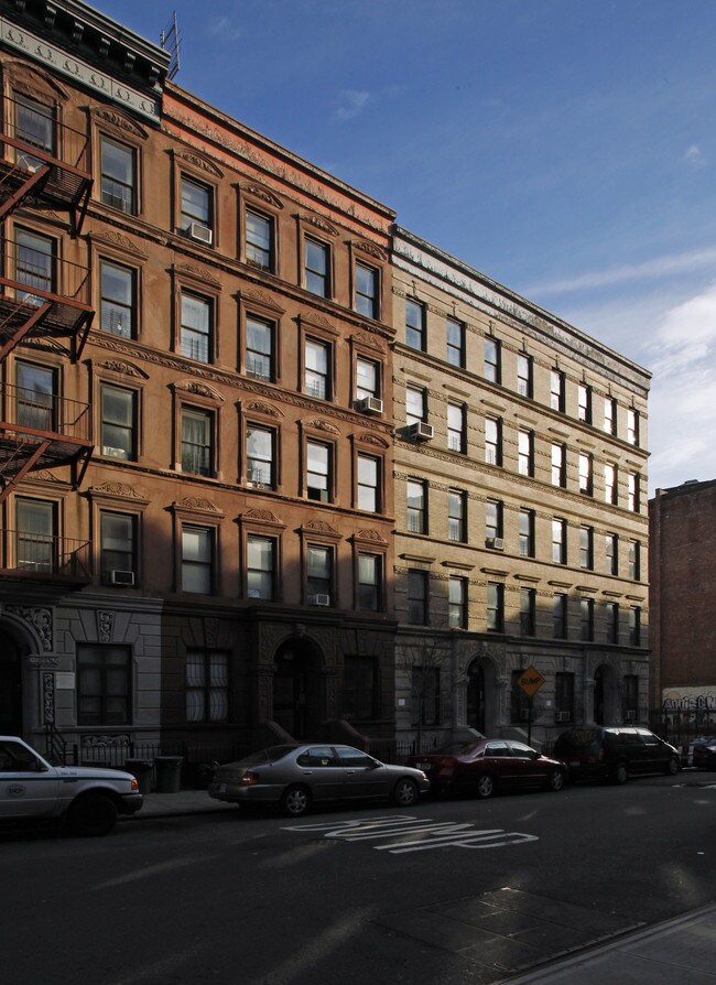 131-135 W 138th St in New York, NY - Foto de edificio - Building Photo