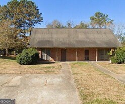 2617 Shore Wood Ct NE in Conyers, GA - Building Photo