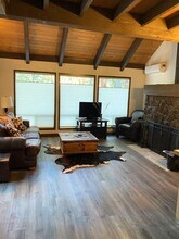 13580 Nine Bark in Sisters, OR - Building Photo - Building Photo