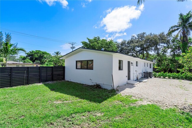 490 NE 141st St in North Miami, FL - Building Photo - Building Photo