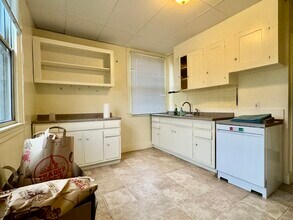 447 Centre St, Unit 302 in Newton, MA - Building Photo - Building Photo