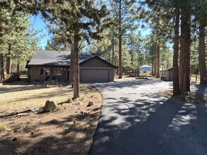14893 Buckboard in Sisters, OR - Building Photo - Building Photo