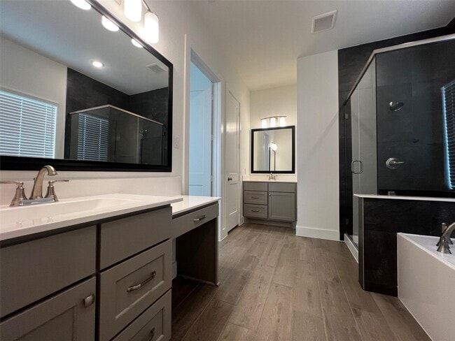 property at 1411 Crst Dl Ln