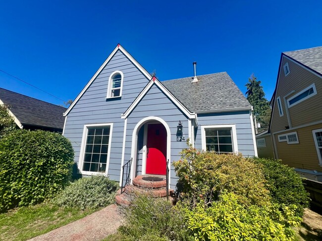 property at 124 18th Ave SE
