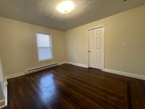 25 Boswell Ave, Unit 2 in Norwich, CT - Building Photo - Building Photo