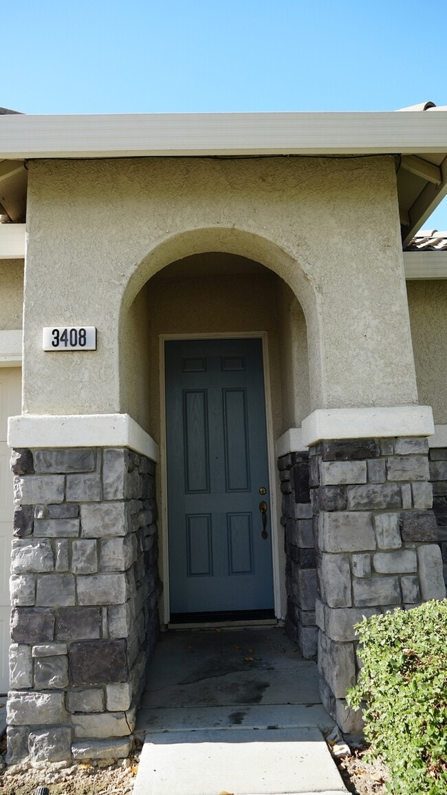 3408 Zalema Way in Sacramento, CA - Building Photo - Building Photo