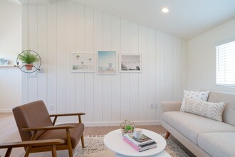 24 Park Ave in Venice, CA - Building Photo - Interior Photo