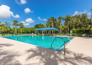 Isles of Vero Beach Senior Independent Living in Vero Beach, FL - Building Photo - Building Photo